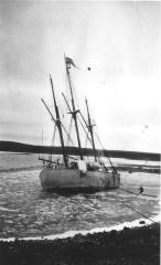 <i>Bay Maud</i> [sic] aground, Cambridge Bay 1931