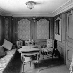 Sitting room in Louis XV suite